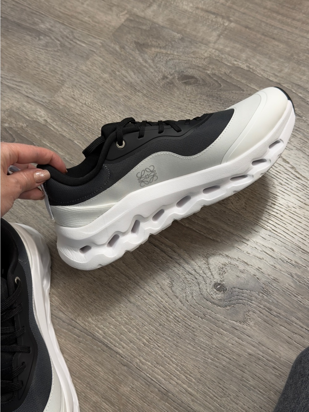 On Loewe Cloudilt Men's Black & White Athletic Sneakers 10.5 - Picture 3 of 8